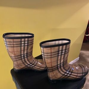 Authentic Burberry size 39 women’s rain boots